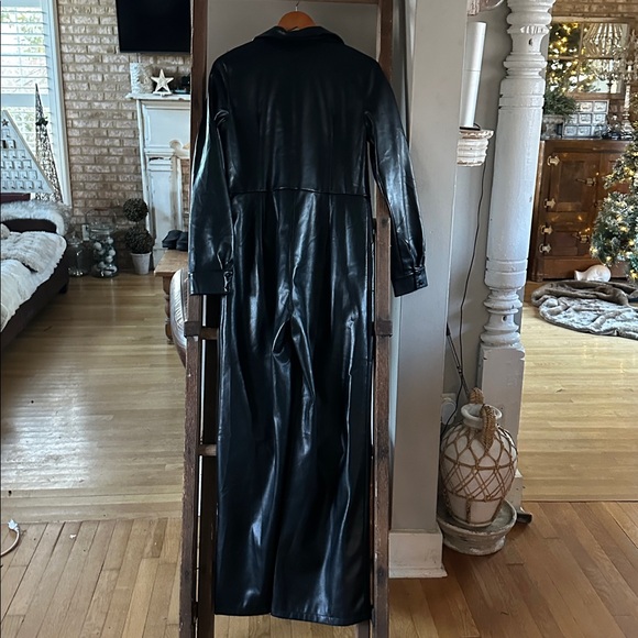 NASTY GAL LONG SLEEVE FAUX LEATHER JUMPSUIT 6 EXCELLENT NEW NO TAGS - Picture 4 of 6